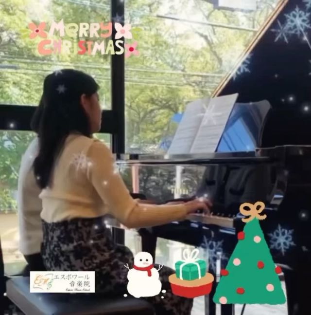 ♪
【#merrychristmas 】

Merry Christmas and a Happy New Year✨

#クリスマス はいかがお過ごしでしょうか。

先日の弾き合い会では、栗山先生と安田先生のソロの他、クリスマスにちなんだ連弾曲もお届けしました🎄

その時の演奏を一部ご紹介します。

・
・
・
・
・
#エスポワール音楽院 では、#無料体験レッスン を行っています。
詳細はプロフィールのホームページリンクをご覧下さい。

インスタグラムのDMでも受け付けています。
@espoir_music_school 

LINEでも受付ています。
LINE ID  @648krtnz

・
・
・
・
・
・
・
・
・
・

#ピアノ教室天神 
#ピアノ教室大名
#ギター教室大名
#ピアノ教室赤坂
#ギター教室赤坂 

#音楽理論福岡
#ソルフェージュ福岡
#音大受験

#ピアノのある生活
#ピアノ好きな人と繋がりたい 
#音楽のある生活 
#ピアノ 
#like4likes
